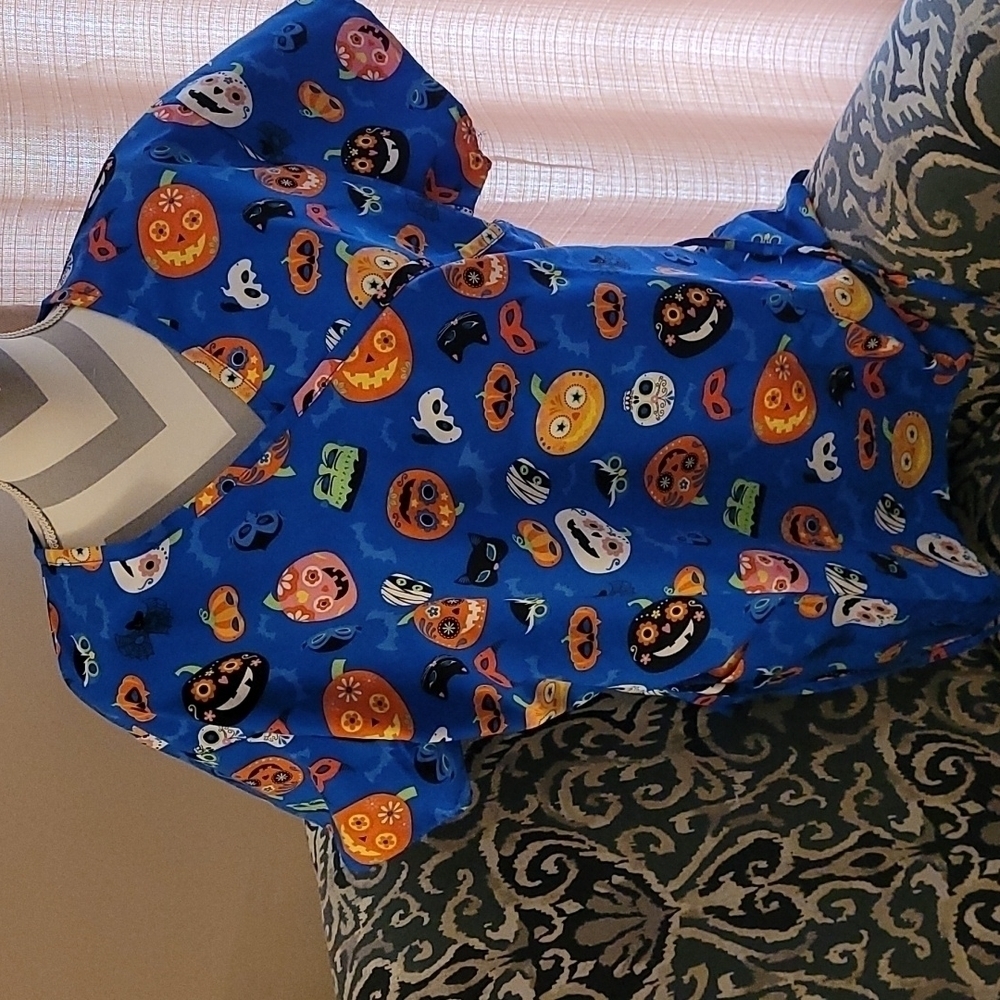 Serene Uniforms sz XL Halloween scrubs WT18